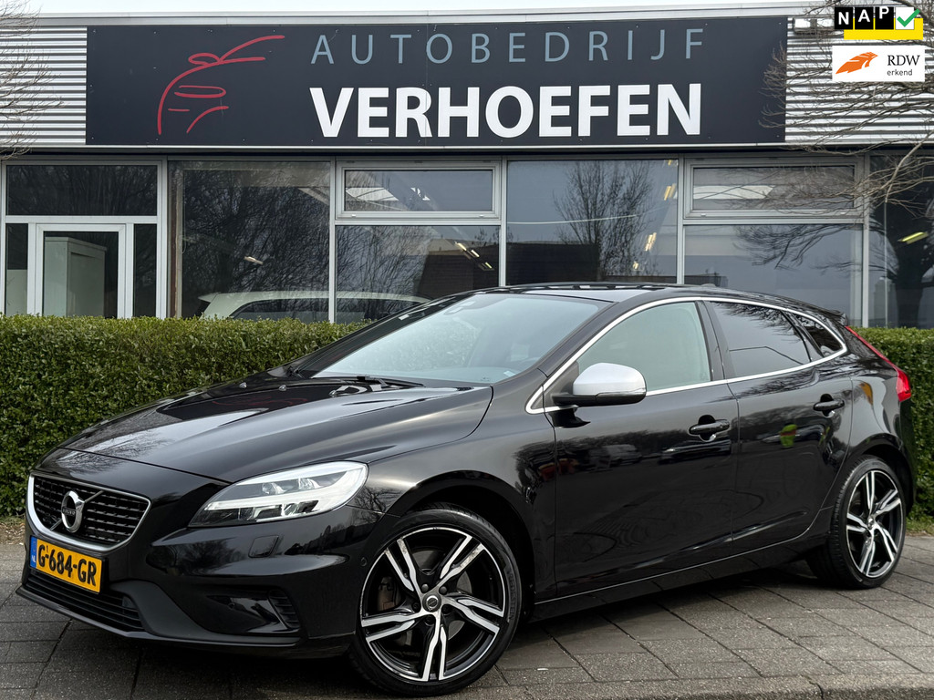 Volvo V40 1.5 T3 Polar+ Sport - AUTOMAAT - PANODAK - ZWART LEDER - STOEL VERW - PARKEER CAMERA / HULP ! 52257630-0.jpg | Autobedrijf Verhoefen