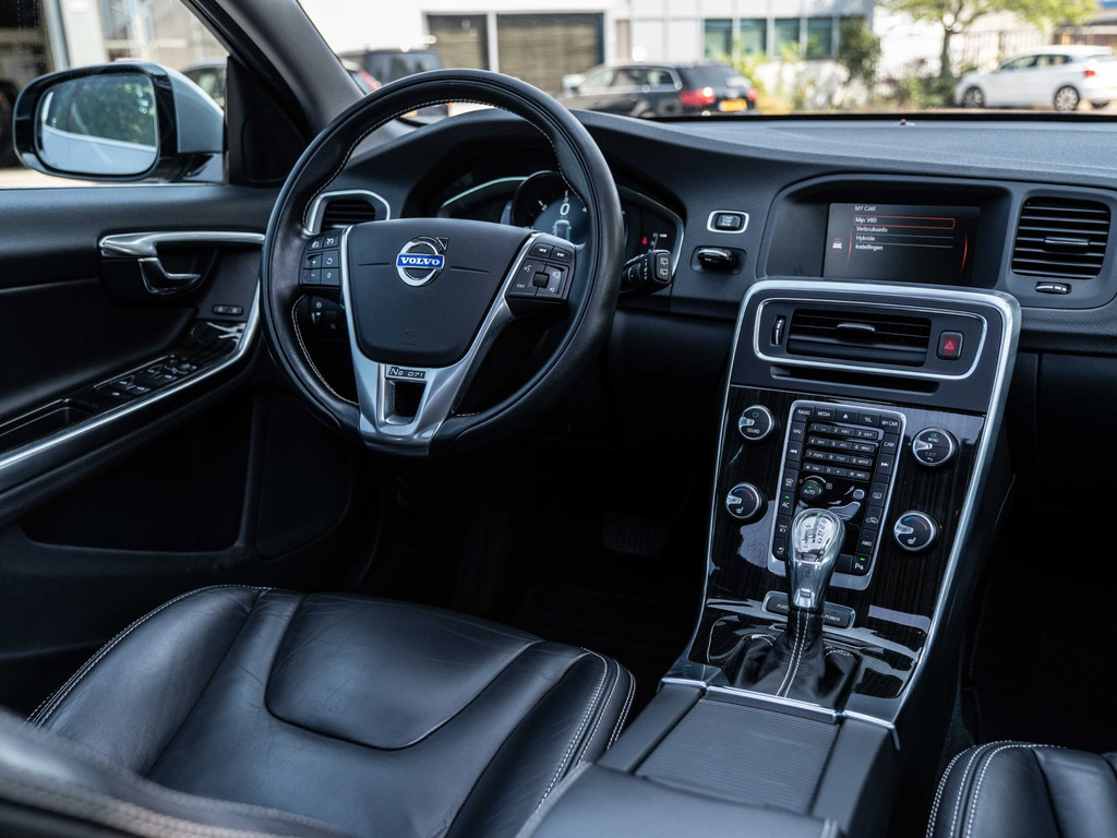 Volvo V60 2.4 D6 AWD Plug-In Hybrid Pure Limited - PANORAMADAK - AUTOMAAT - STOELVERW - PARK CAMERA - XENON ! 55706438-1.jpg | Autobedrijf Verhoefen