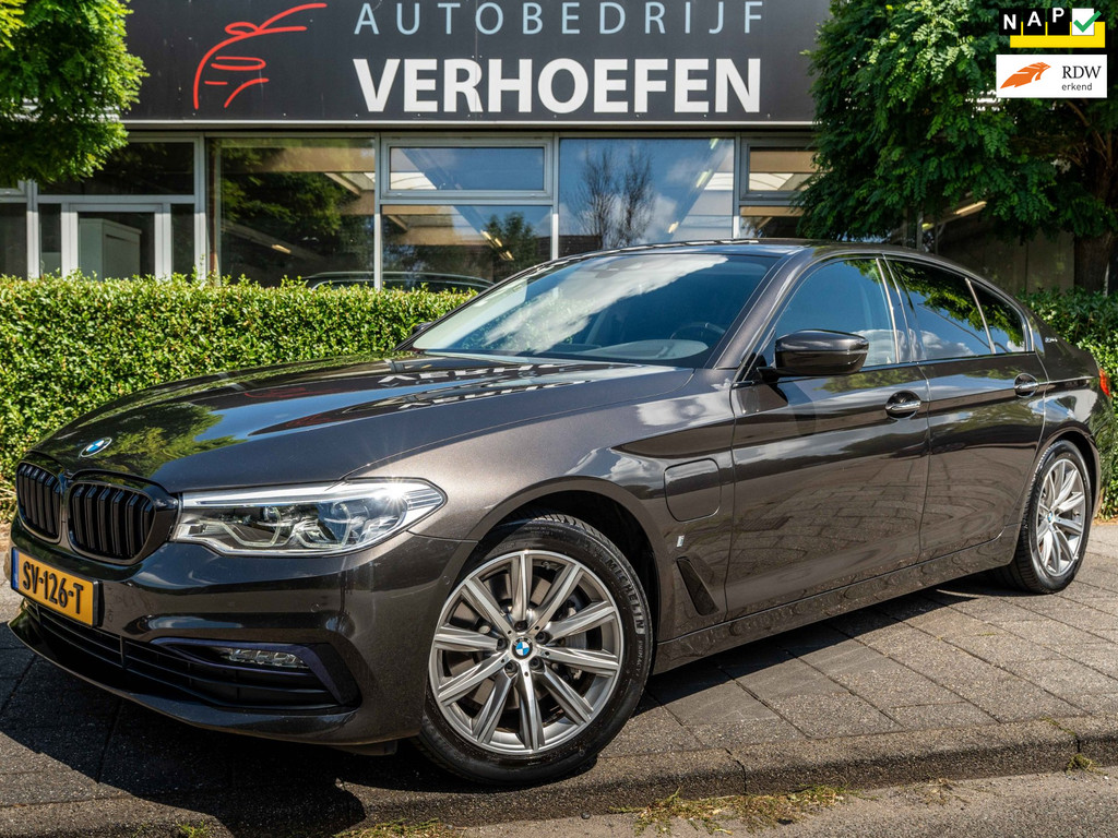 BMW 5 Serie 530e iPerformance High Executive - STOEL VERW - PARK CAMERA - HEAD-UP - XENON ! 55757065-0.jpg | Autobedrijf Verhoefen