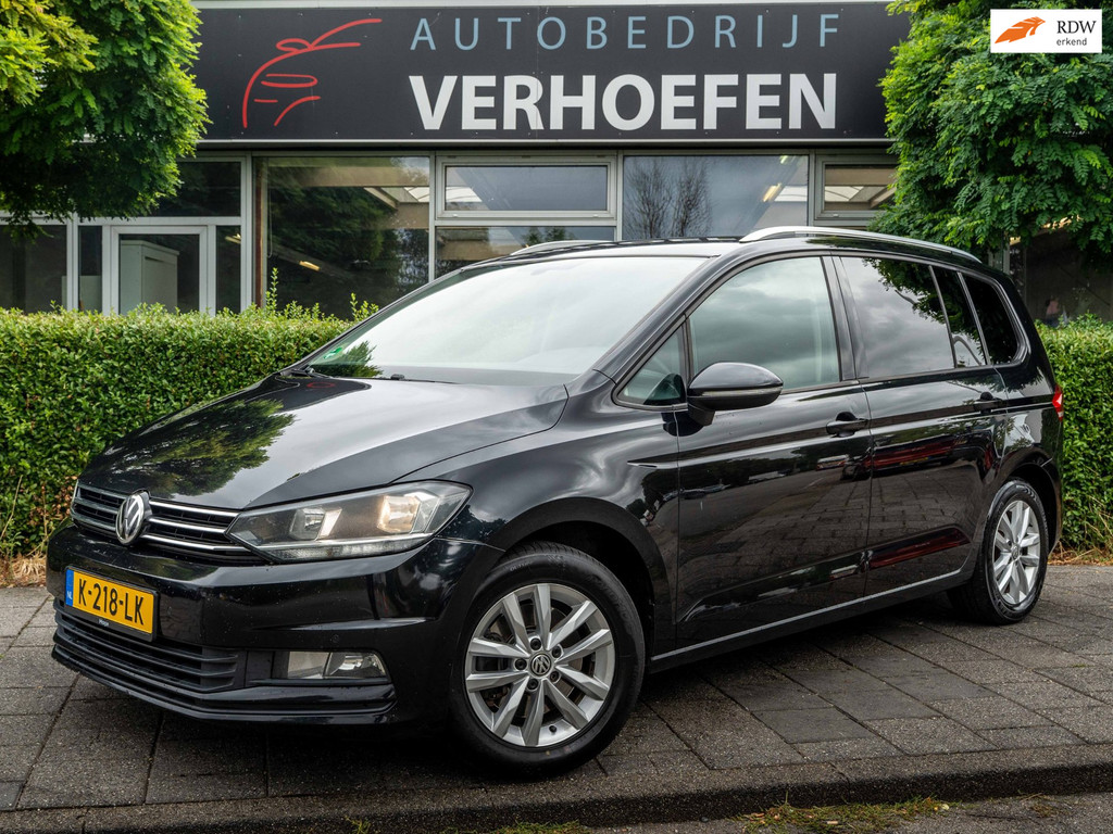 Volkswagen Touran 1.6 TDI SCR Connected Series 7p | AUTOMAAT | NAVIGATIE | CRUISE / CLIMATE | SPRAAKBEDIENING | APK TOT 2027 56041681-0.jpg | Autobedrijf Verhoefen