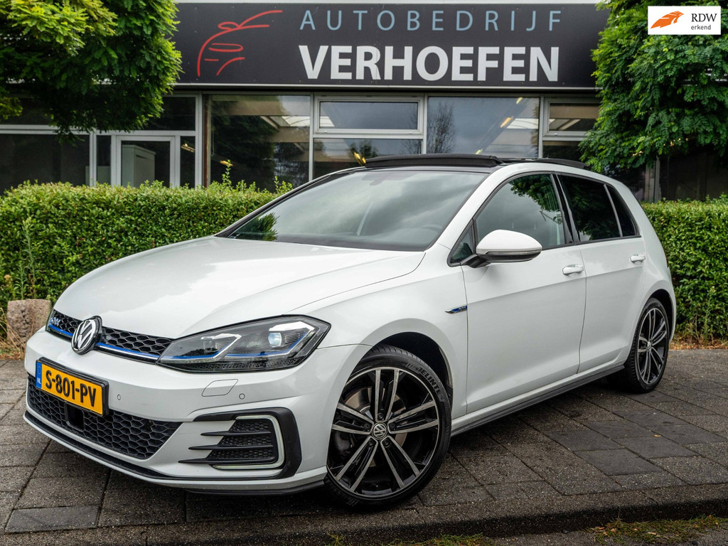 Volkswagen Golf 1.4 TSI PHEV GTE | PANORAMA | KEYLESS | APPLE CARPLAY | STOELVERWARMING | ADAPTIEF | KLEPPEN SYSTEEM | LED 56042381-0.jpg | Autobedrijf Verhoefen