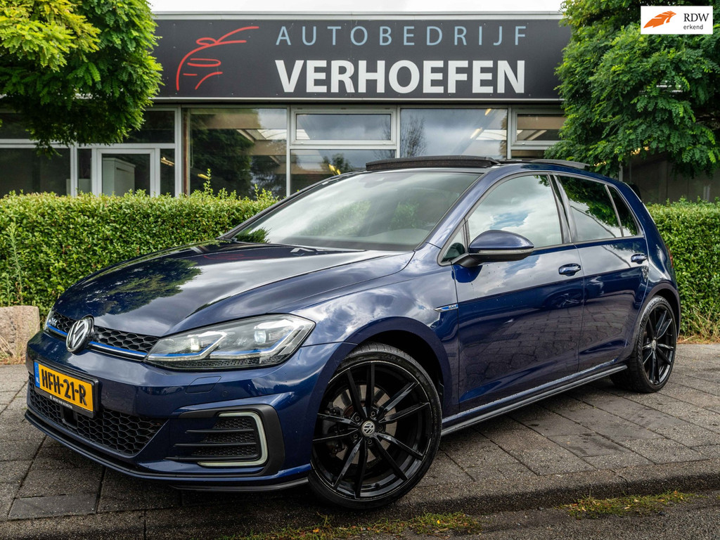 Volkswagen Golf 1.4 TSI PHEV GTE | PANORAMA | KEYLESS | APPLE CARPLAY | PARKEERCAMERA | STOELVERWARMING | ADAPTIEF | LED | MATRIX 56077548-0.jpg | Autobedrijf Verhoefen