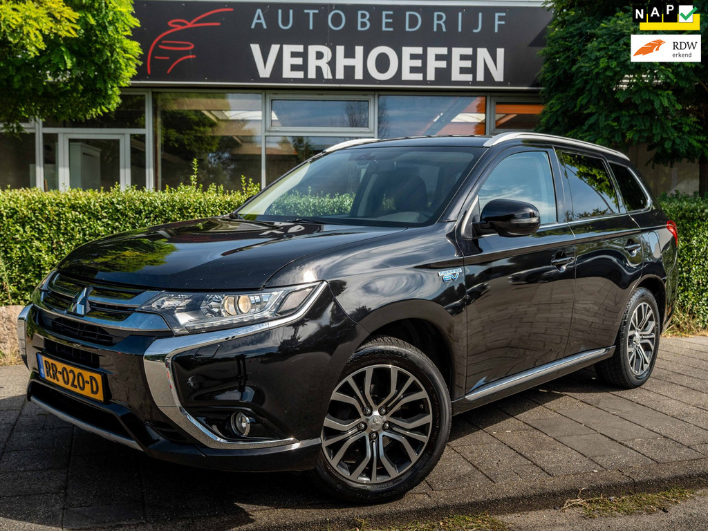 Mitsubishi Outlander 2.0 PHEV Pure - APPLE CARPLAY - PARKEER CAMERA - TREKHAAK - CRUISE / CLIMATE CONTR ! 56231056-0.jpg | Autobedrijf Verhoefen