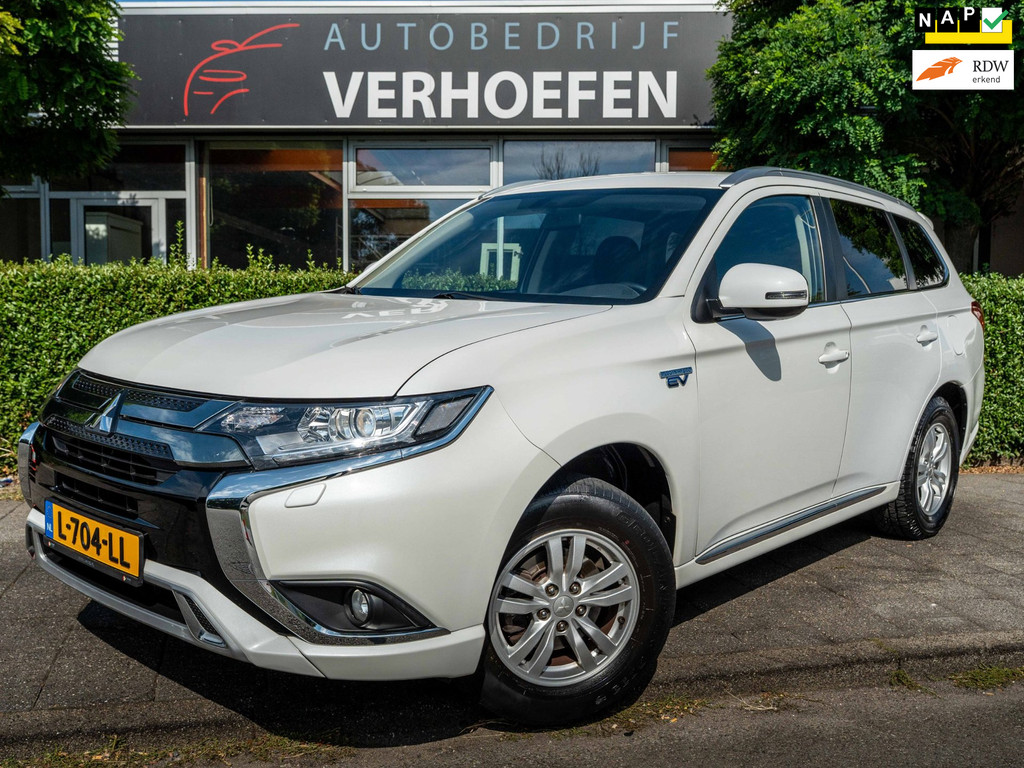 Mitsubishi Outlander 2.4 PHEV Pure | PARKEERCAMERA | TREKHAAK | STOELVERWARMING | XENON | CRUISE / CLIMATE | XENON | NAP KM STAND 56258196-0.jpg | Autobedrijf Verhoefen