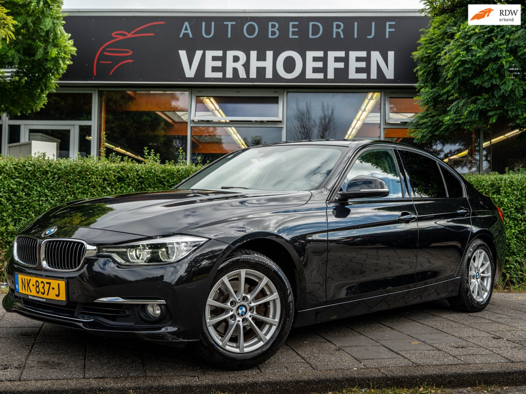 BMW 3 Serie 320i Luxury - AUTOMAAT - PARKEER CAMERA - ZWART LEDER - STOEL VERW ! 56447658-0.jpg | Autobedrijf Verhoefen