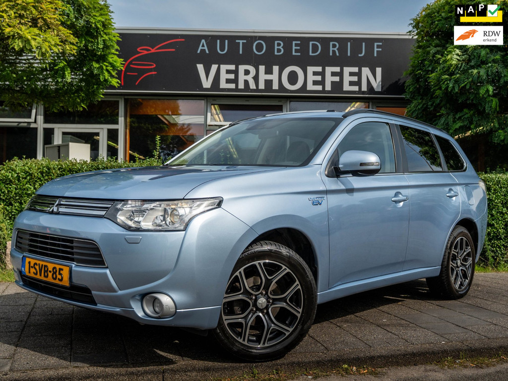 Mitsubishi Outlander 2.0 PHEV Instyle+ PANORAMADAK/STOEL VERWARMING/ACC/LDW/CAMERA/KEYLESS ENTRY & GO/TREKHAAK AFNEEMBAAR 56738596-0.jpg | Autobedrijf Verhoefen