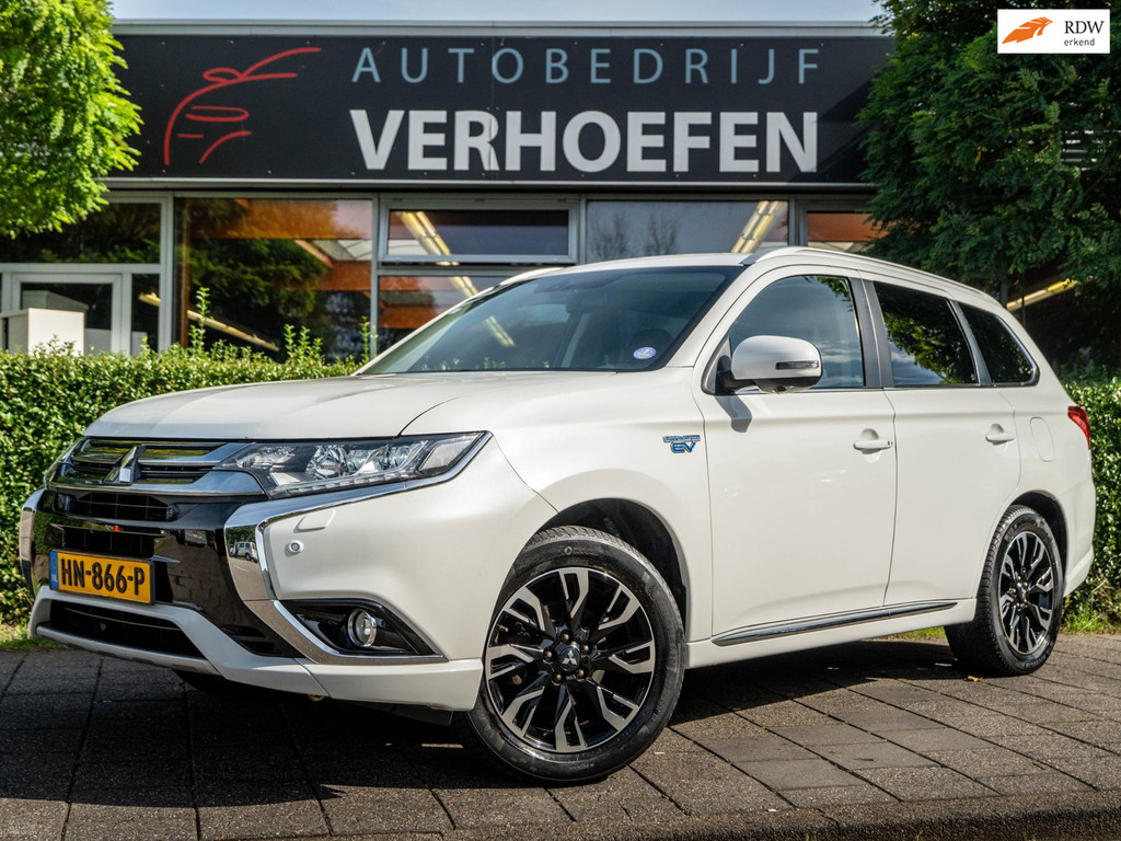 Mitsubishi Outlander 2.0 PHEV instyle+ DEALERONDERHOUDEN/STOEL- & STUURVERWARMING/360 CAMERA & PDC/KEYLESS ENTRY & GO/TREKHAAK 56738817-0.jpg | Autobedrijf Verhoefen