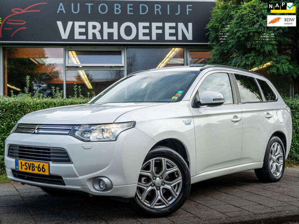 Mitsubishi Outlander 2.0 PHEV Instyle+ PANORAMADAK - ACC - CAMERA - STOELVERWARMING - LEDEREN BEKLEDING - LDW - PDC -TREKHAAK 57118041-0.jpg | Autobedrijf Verhoefen