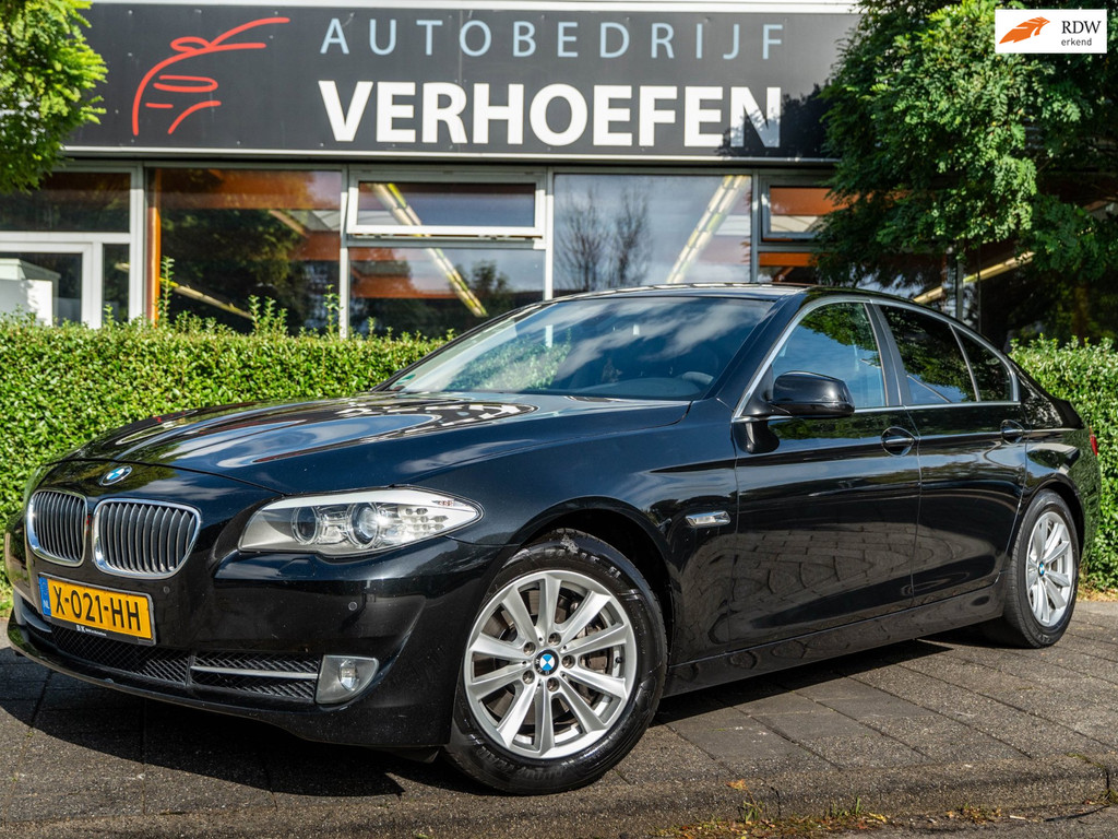 BMW 5 Serie 528i High Executive | M STYLING | XENON | STOELVERWARMING | CRUISE / CLIMATE | NAVIGATIE | LEDER | 57121212-0.jpg | Autobedrijf Verhoefen