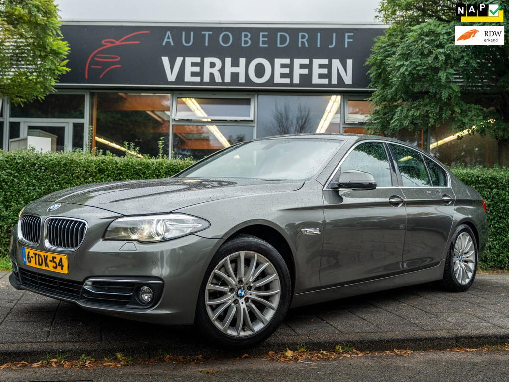 BMW 5 Serie 520i Luxury Edition NAP/STOELVERWARMING/MEMORY/TREKHAAK/LEDEREN BEKLEDING/ELEKTRISCHE STOELEN/CRUISE CONTROL/PDC 57511909-0.jpg | Autobedrijf Verhoefen