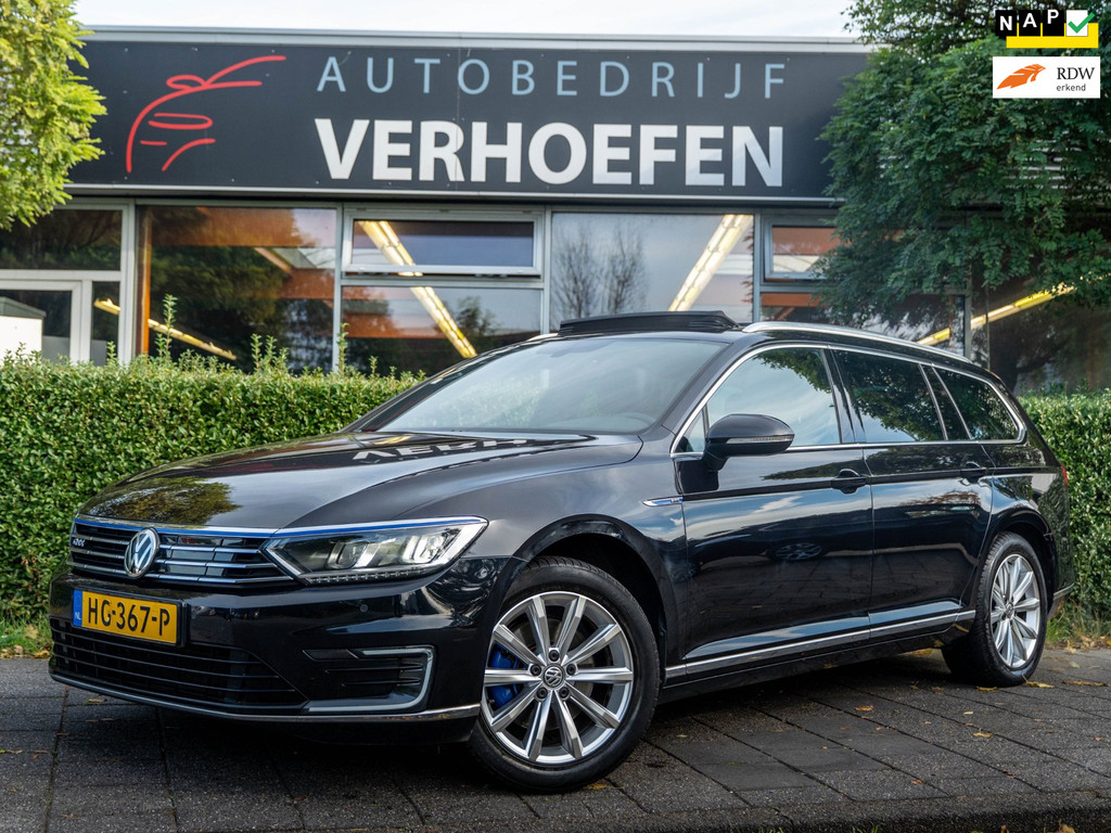 Volkswagen Passat Variant 1.4 TSI GTE Highline | PANORAMADAK | CARPLAY | KEYLESS | ADAPTIEF | TREKHAAK | PARKEERCAMERA | STOELVERW 57600884-0.jpg | Autobedrijf Verhoefen
