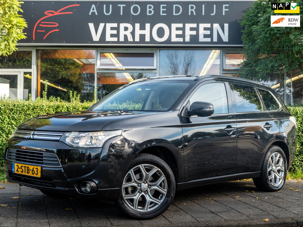 Mitsubishi Outlander 2.0 PHEV Instyle | PANORAMADAK | PARKEERCAMERA | LEDER | TREKHAAK | NAVIGATIE | XENON | STOELVERWARMING | NAP 57601096-0.jpg | Autobedrijf Verhoefen