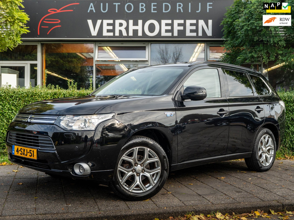 Mitsubishi Outlander 2.0 PHEV instyle | PANORAMADAK | PARKEERCAMERA | LEDER | TREKHAAK | NAVIGATIE | XENON | STOELVERWARMING | NAP 57601352-0.jpg | Autobedrijf Verhoefen