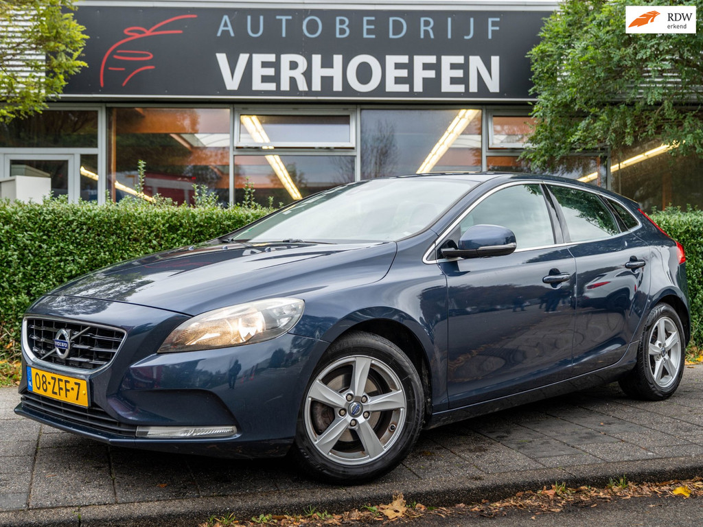 Volvo V40 1.6 D2 Momentum | PARKEER CAMERA | LEDER ZWART | CRUISE / CLIMATE CONTR | VOL ONDERHOUD | TREKHAAK ! 57779500-0.jpg | Autobedrijf Verhoefen