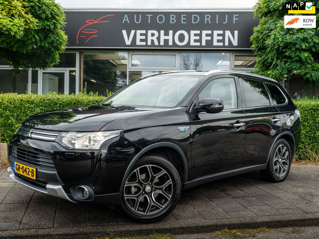 Mitsubishi Outlander 2.0 PHEV Instyle + | X-LINE | AUTOMAAT | PANORAMA | PARKEERCAMERA | XENON | LEDER | STOELVERWARMING | NAVI 56042040-0.jpg | Autobedrijf Verhoefen