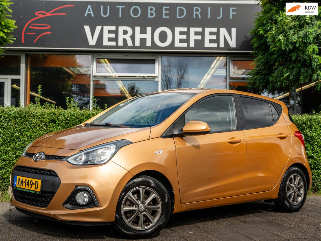 Hyundai i10 1.0i i-Motion Premium - APPLE CARPLAY - STUUR- & STOELVERWARMING - CRUISE CONTR - PARKEEER CAMERA - AIRCO ! 56624597-0.jpg | Autobedrijf Verhoefen